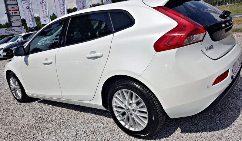 VOLVO V40  | FWD (przód) | Manualna | 122 KM | Biały full