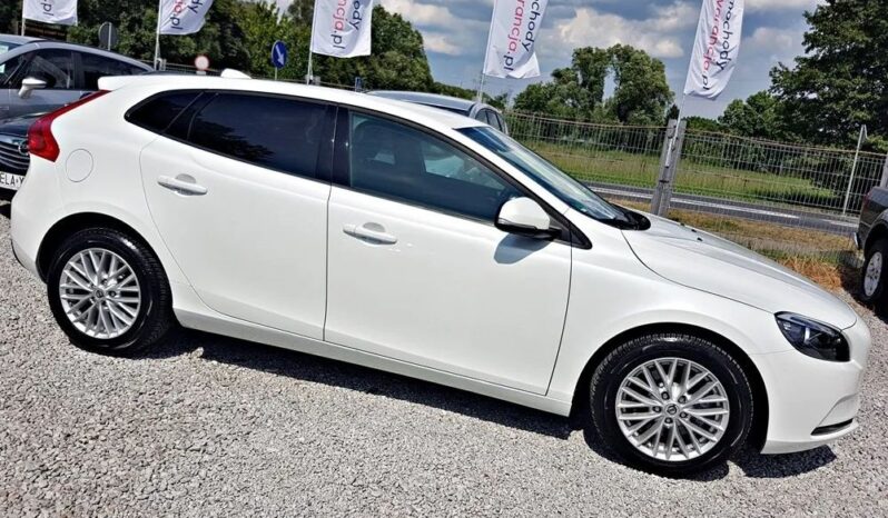 VOLVO V40  | FWD (przód) | Manualna | 122 KM | Biały full