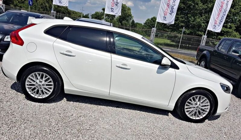 VOLVO V40  | FWD (przód) | Manualna | 122 KM | Biały full