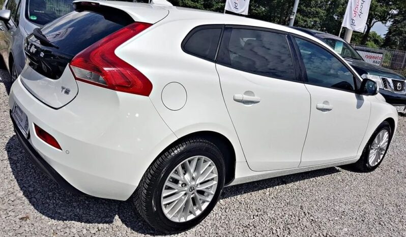 VOLVO V40  | FWD (przód) | Manualna | 122 KM | Biały full