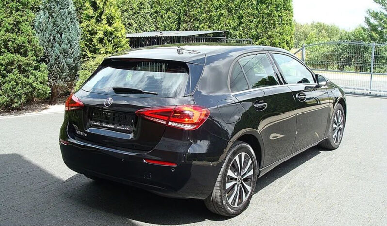 Mercedes-Benz   Klasa A    163 KM    Automatyczna    FWD (przód)    Czarny full
