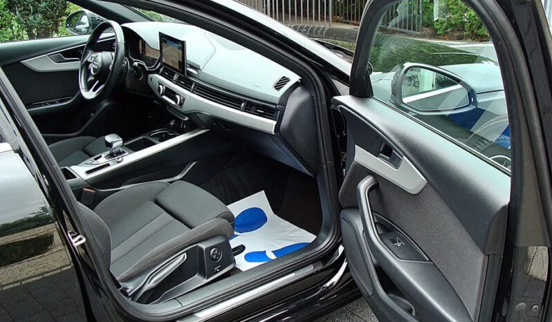 Audi   A4 Avant    163 KM    Automatyczna    FWD (przód)    Czarny full
