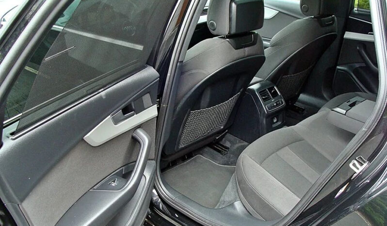 Audi   A4 Avant    163 KM    Automatyczna    FWD (przód)    Czarny full