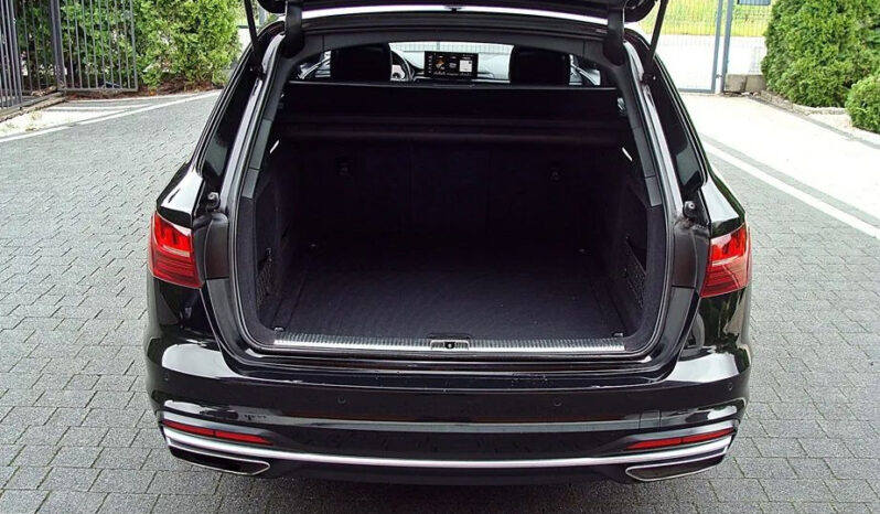 Audi   A4 Avant    163 KM    Automatyczna    FWD (przód)    Czarny full