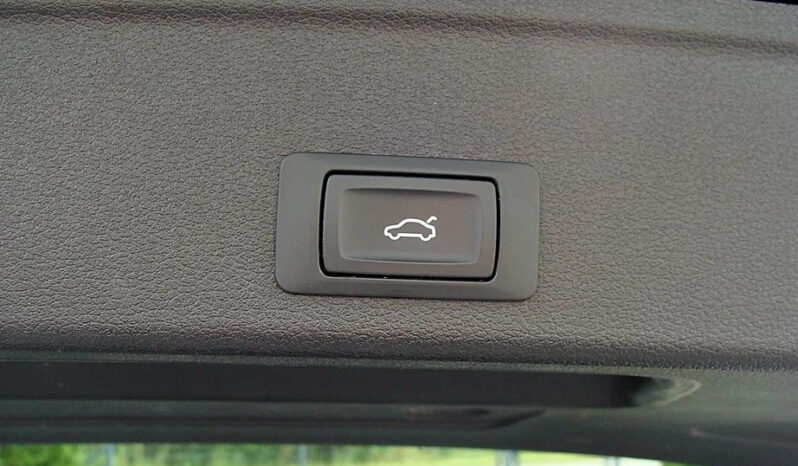 Audi   A4 Avant    163 KM    Automatyczna    FWD (przód)    Czarny full
