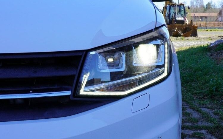 VOLKSWAGEN Caddy | 4×4 (doł. automatycznie) | Manualna | 122 KM | Biały full