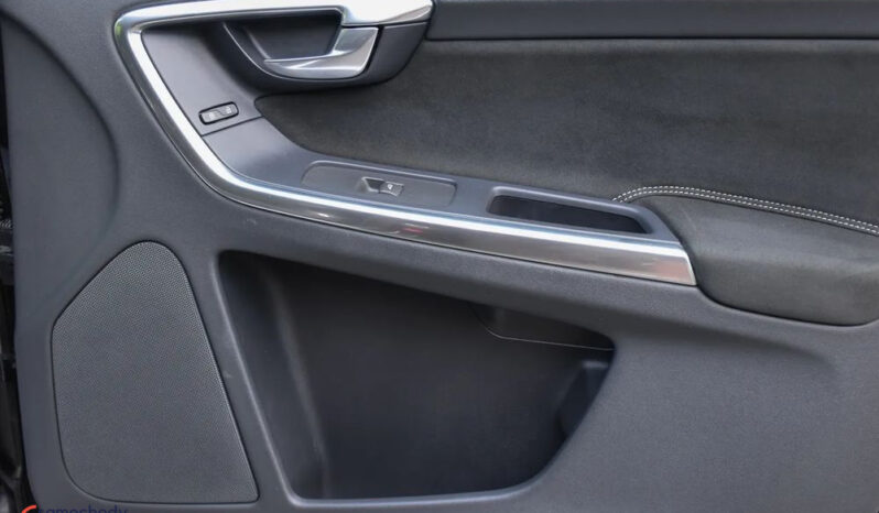 VOLVO XC 60 | FWD (przód) | Automatyczna | 190 KM | Czarny full