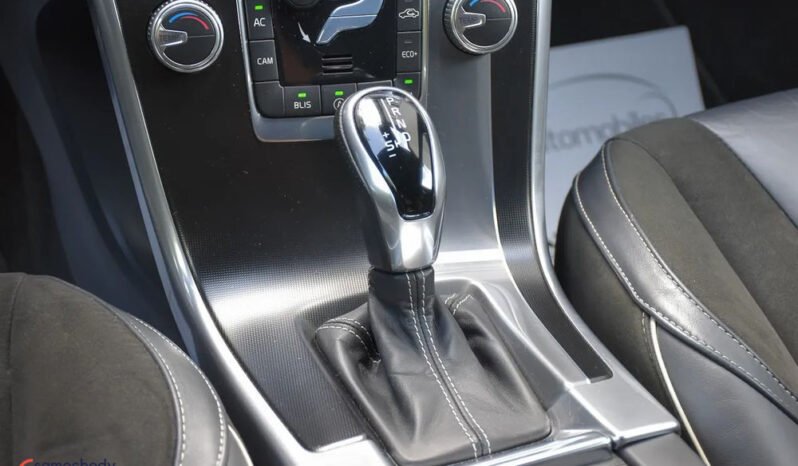 VOLVO XC 60 | FWD (przód) | Automatyczna | 190 KM | Czarny full