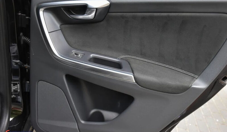VOLVO XC 60 | FWD (przód) | Automatyczna | 190 KM | Czarny full