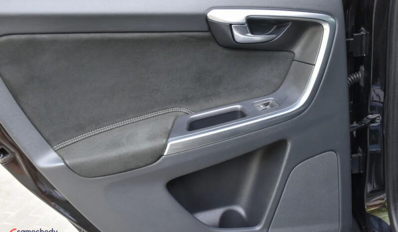 VOLVO XC 60 | FWD (przód) | Automatyczna | 190 KM | Czarny full