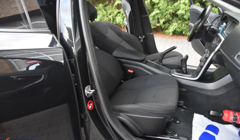 VOLVO V40  | FWD (przód) | Manualna | 150 KM | Czarny full