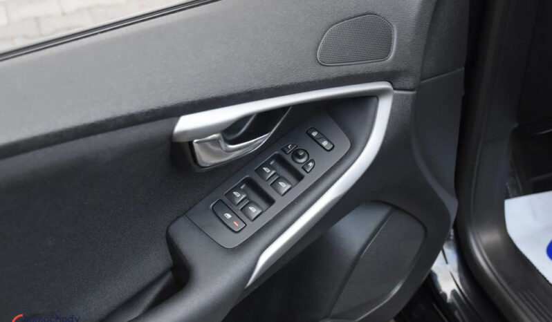VOLVO V40  | FWD (przód) | Manualna | 150 KM | Czarny full