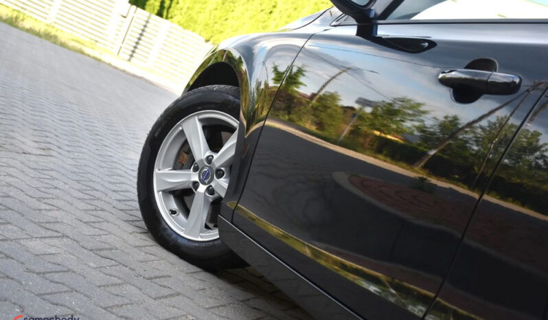 VOLVO V40  | FWD (przód) | Manualna | 150 KM | Czarny full