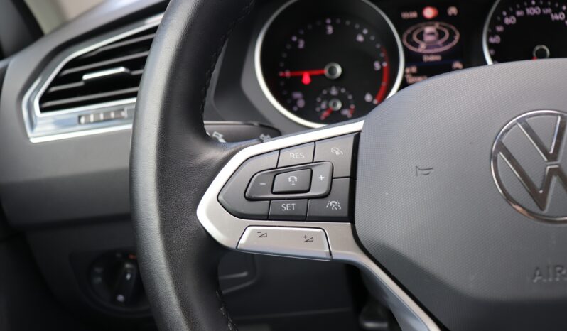 VOLKSWAGEN Tiguan  | 2021 | 150 KM | 1968cm3 | Srebrny full
