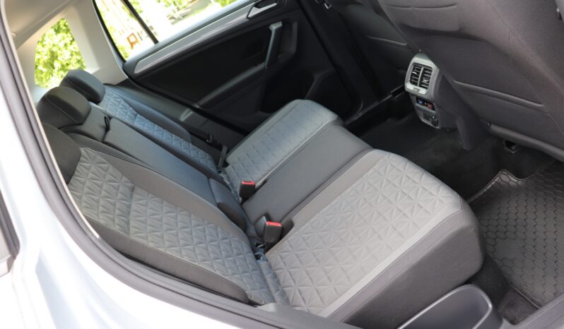 VOLKSWAGEN Tiguan  | 2021 | 150 KM | 1968cm3 | Srebrny full