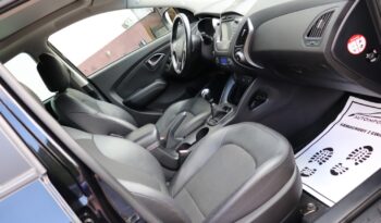HYUNDAI ix35  | 2015 | 115 KM | 1685cm3 | Czarny full