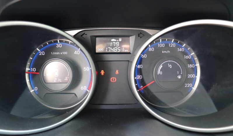 HYUNDAI ix35  | 2015 | 115 KM | 1685cm3 | Czarny full