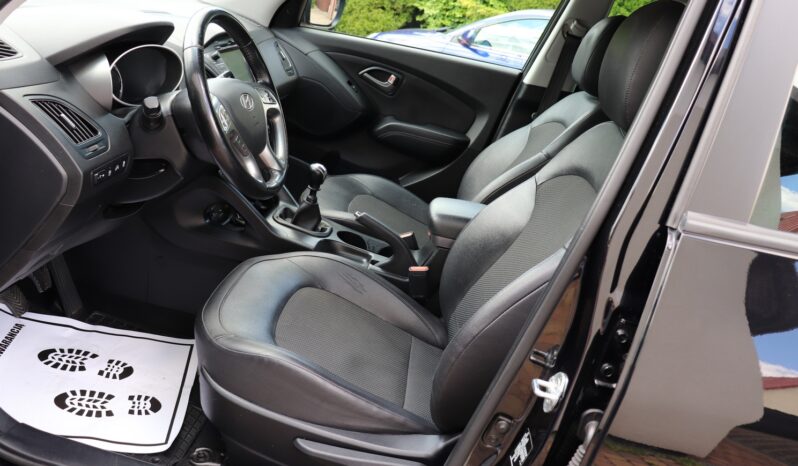 HYUNDAI ix35  | 2015 | 115 KM | 1685cm3 | Czarny full