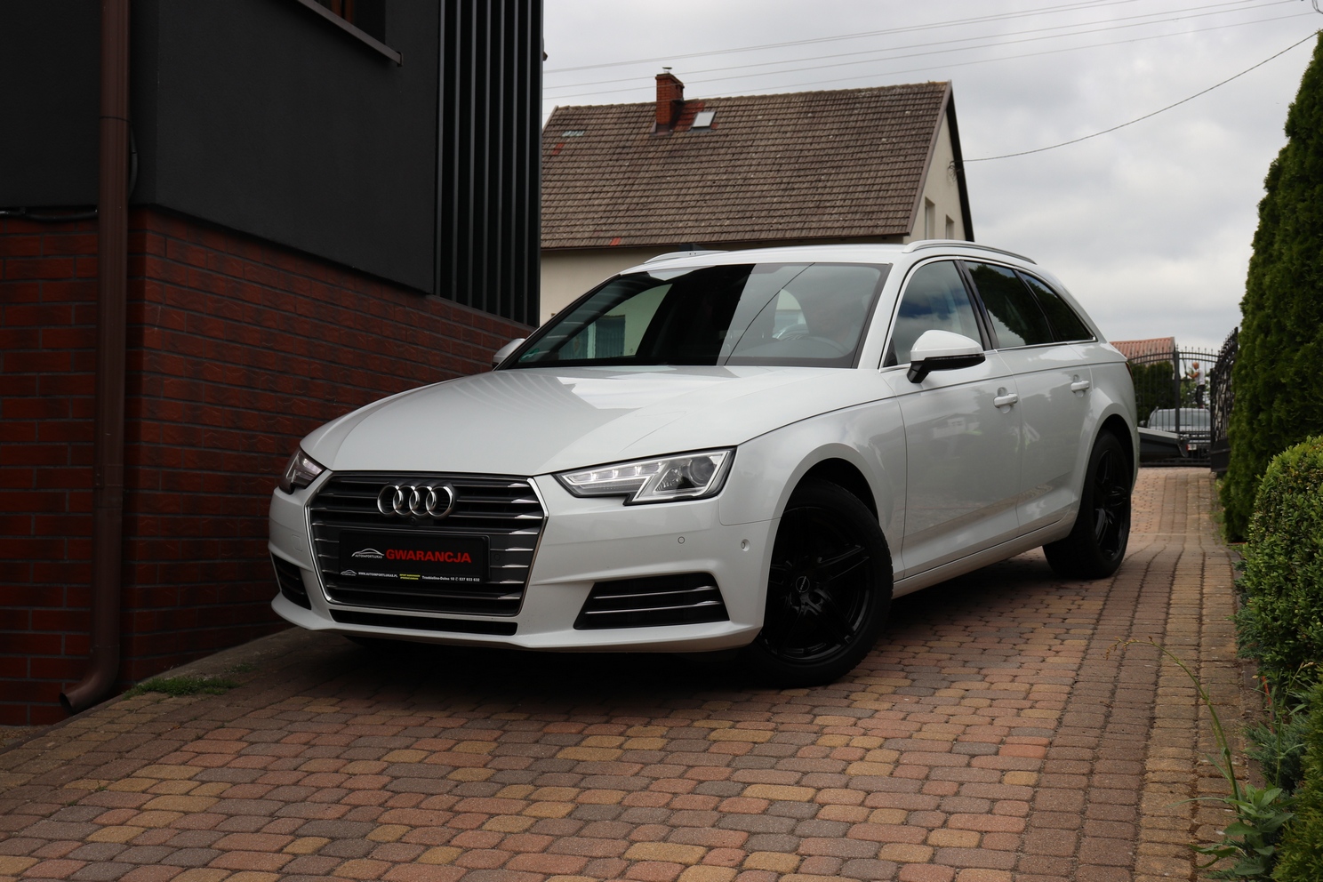 Audi A4  | 2017 | 150 Km | 1968Cm3 | Biały