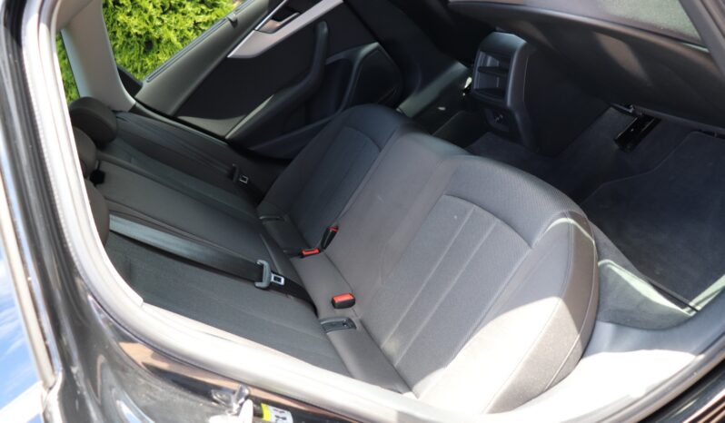 AUDI A4 Avant | 2022 | 163 KM | 1968cm3 | Czarny full