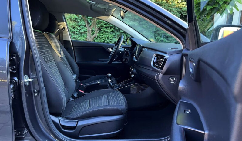 KIA Stonic  | FWD (przód) | Manualna | 84 KM | Szary full