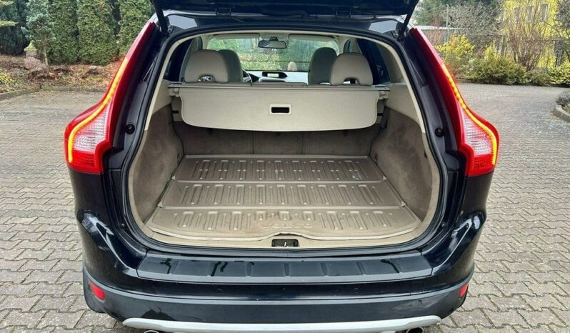 VOLVO XC 60 | 4×4 (doł. automatycznie) | Automatyczna | 205 KM | Niebieski full