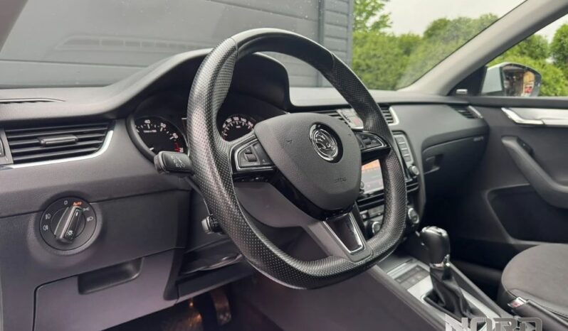 SKODA Octavia  | 4×4 (stały) | Automatyczna | 180 KM | Biały full