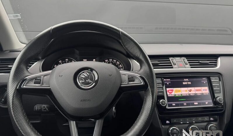 SKODA Octavia  | 4×4 (stały) | Automatyczna | 180 KM | Biały full