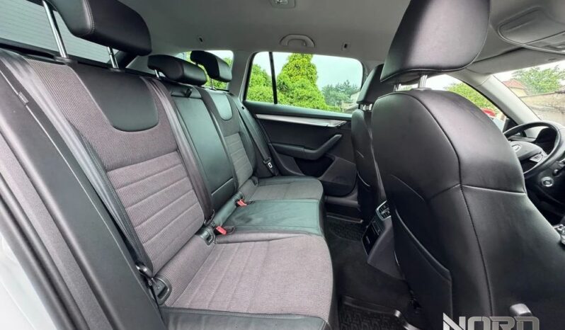 SKODA Octavia  | 4×4 (stały) | Automatyczna | 180 KM | Biały full