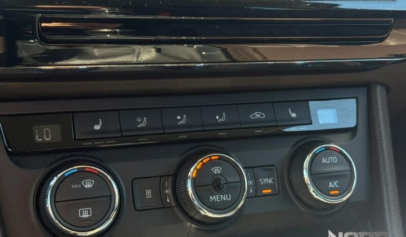 SKODA Superb  | 4×4 (stały) | Manualna | 150 KM | Beżowy full