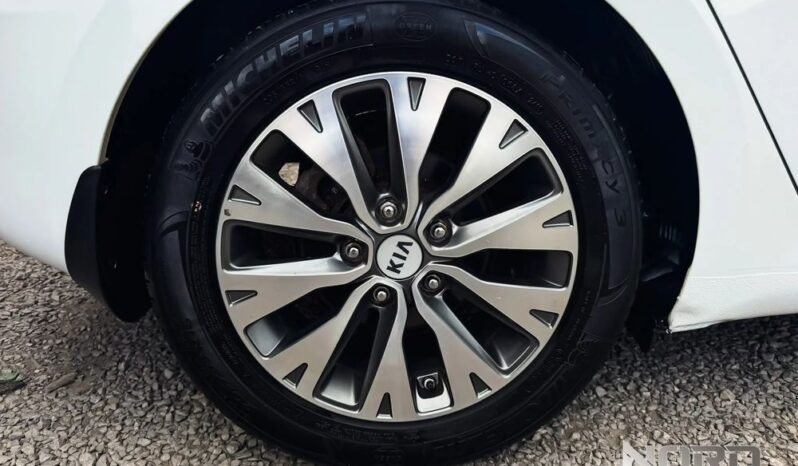 KIA Ceed  | FWD (przód) | Manualna | 100 KM | Biały full