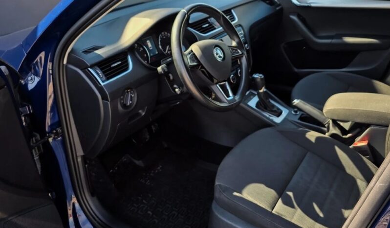 SKODA Octavia  | 4×4 (stały) | Automatyczna | 180 KM | Granatowy full
