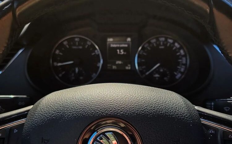 SKODA Octavia  | 4×4 (stały) | Automatyczna | 180 KM | Granatowy full