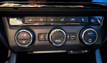 SKODA Octavia  | 4×4 (stały) | Automatyczna | 180 KM | Granatowy full