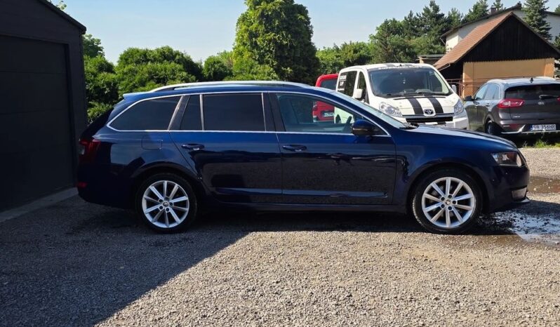 SKODA Octavia  | 4×4 (stały) | Automatyczna | 180 KM | Granatowy full