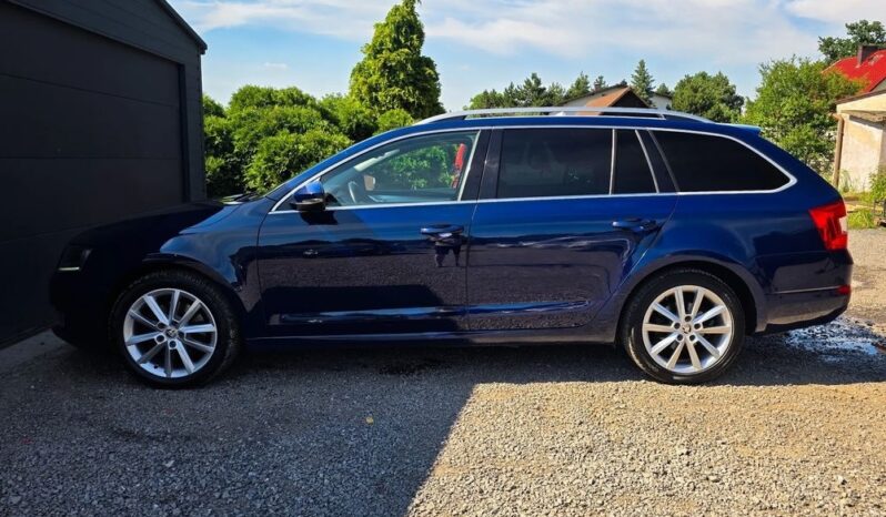 SKODA Octavia  | 4×4 (stały) | Automatyczna | 180 KM | Granatowy full