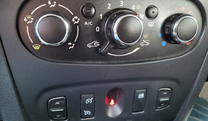 DACIA Logan  | przedni | Manualna | 90 KM | Czarny full