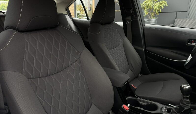 TOYOTA Corolla  | przedni | Manualna | 125 KM | bialy full