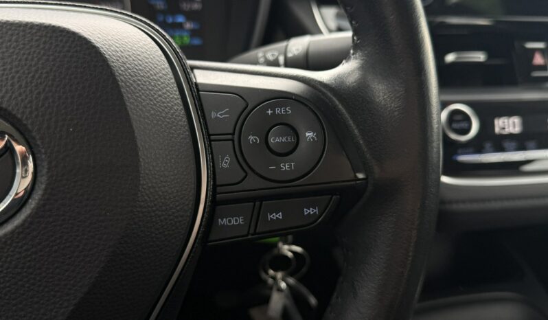 TOYOTA Corolla  | przedni | Manualna | 125 KM | bialy full