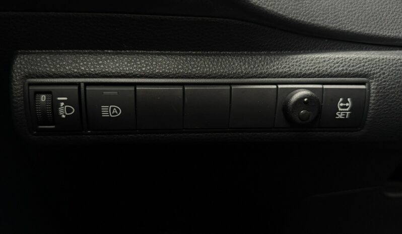 TOYOTA Corolla  | przedni | Manualna | 125 KM | bialy full