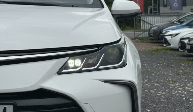 TOYOTA Corolla  | przedni | Manualna | 125 KM | bialy full