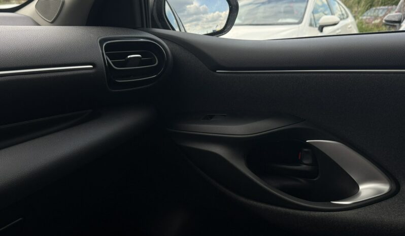 TOYOTA Yaris  | FWD (przód) | Automatyczna B/S | 116 KM | bialy full