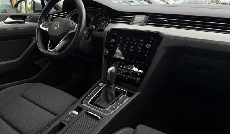 VOLKSWAGEN Passat  | FWD (przód) | Automatyczna | 150 KM | Srebrny full