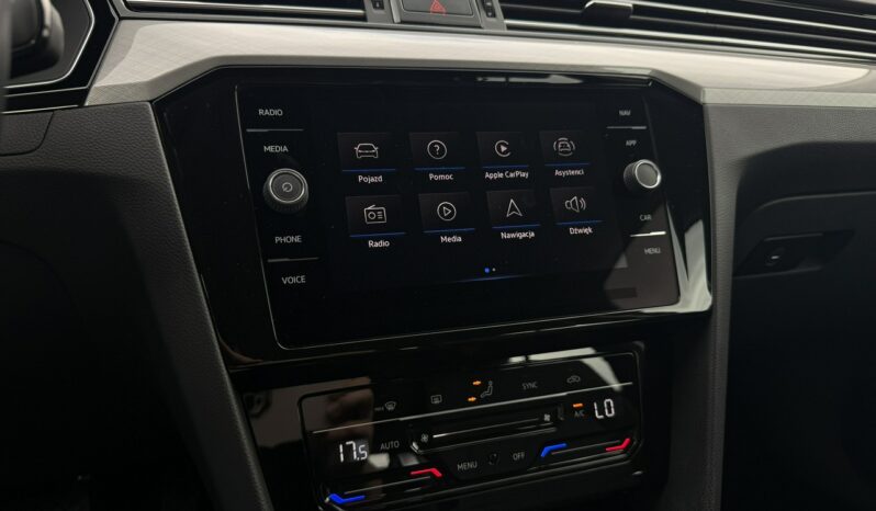 VOLKSWAGEN Passat  | FWD (przód) | Automatyczna | 150 KM | Srebrny full