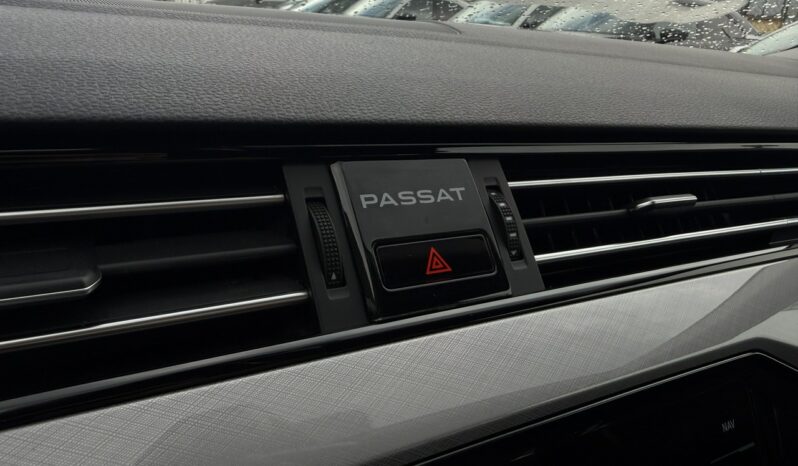 VOLKSWAGEN Passat  | FWD (przód) | Automatyczna | 150 KM | Srebrny full