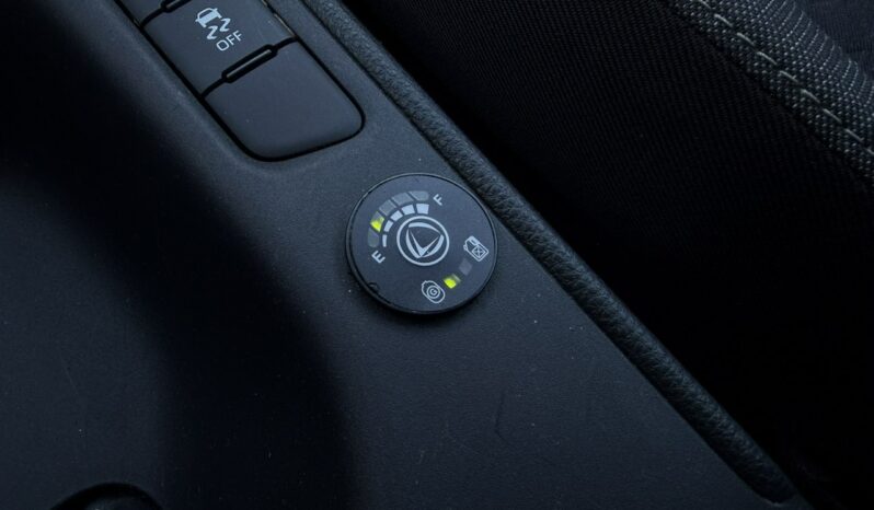 TOYOTA Yaris  | przedni | Manualna | 125 KM | bialy full