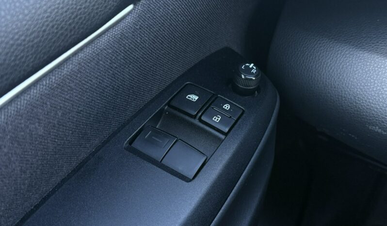 TOYOTA Yaris  | przedni | Manualna | 125 KM | bialy full