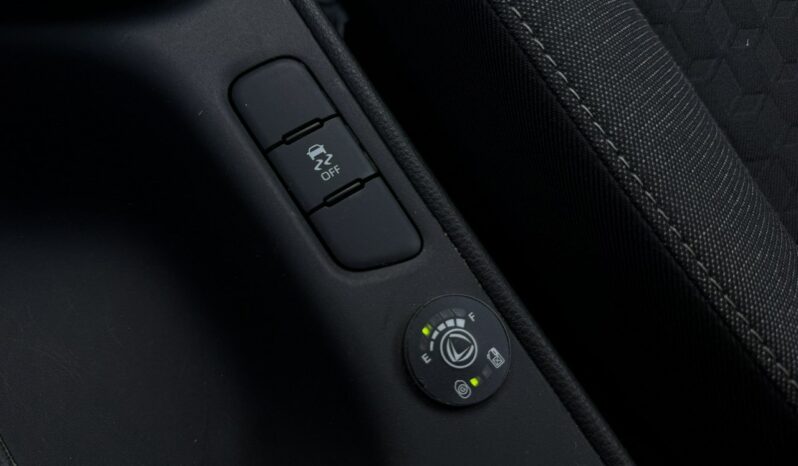 TOYOTA Yaris  | przedni | Manualna | 125 KM | bialy full