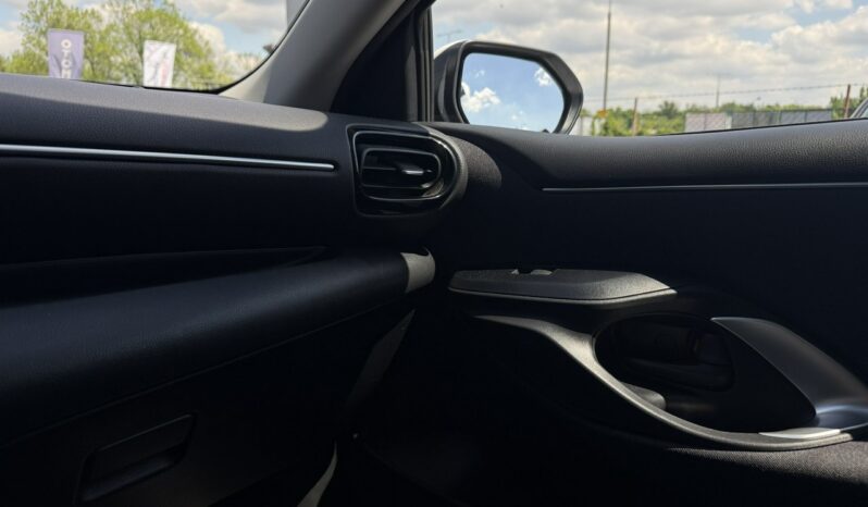 TOYOTA Yaris  | przedni | Manualna | 125 KM | bialy full