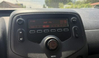 TOYOTA Aygo  | przedni | Manualna | 72 KM | bialy full